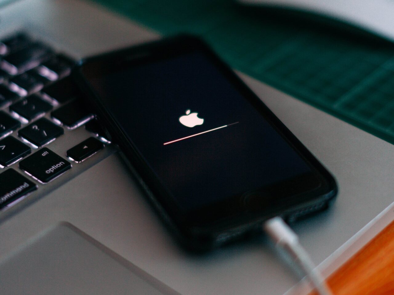 iphone-ladowanie-lightning-bateria-1280x960.jpg