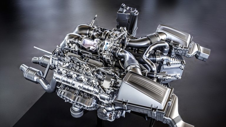 mercedes-amg-v8-silnik-1.jpg