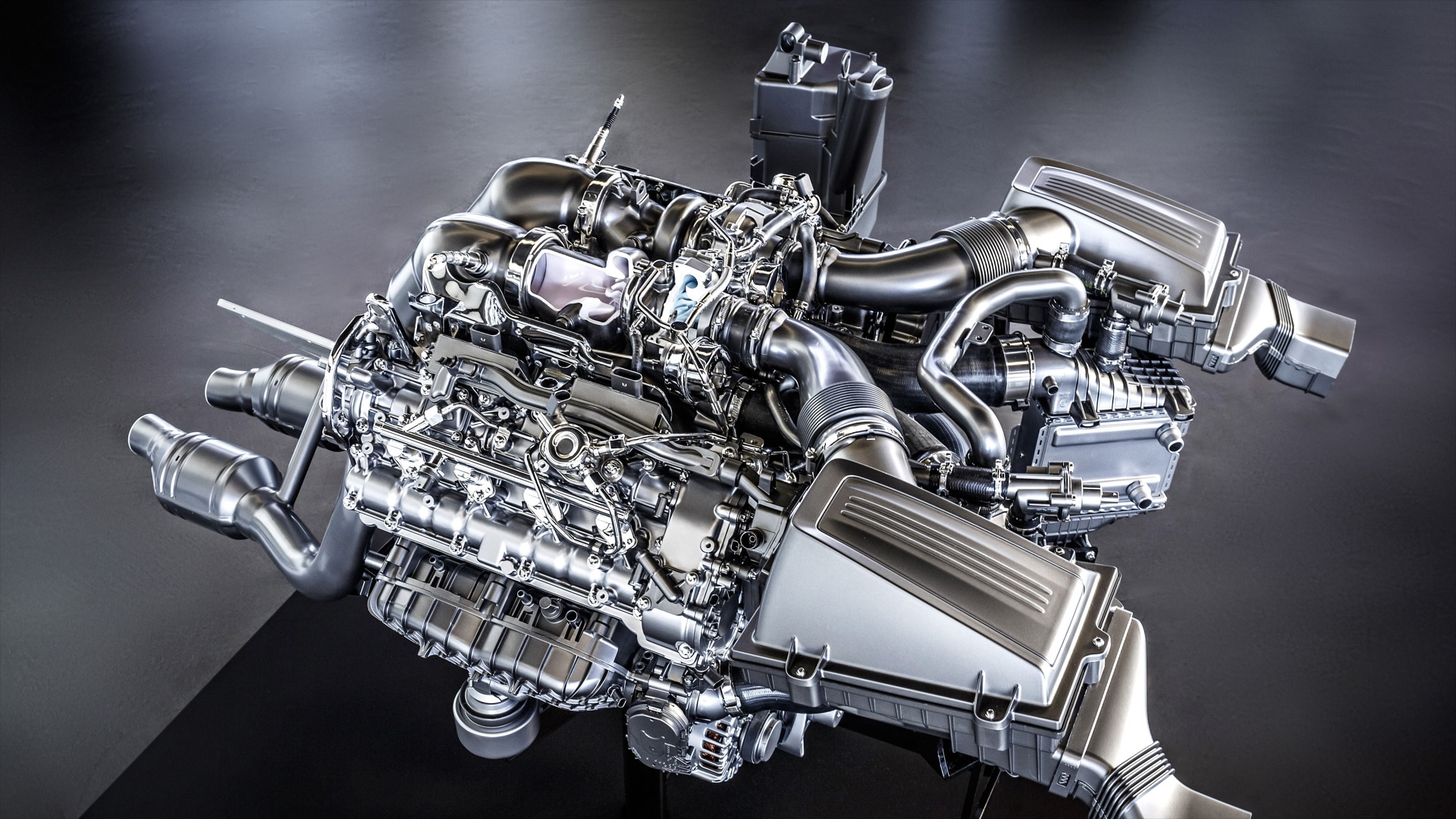 mercedes-amg-v8-silnik-1.jpg