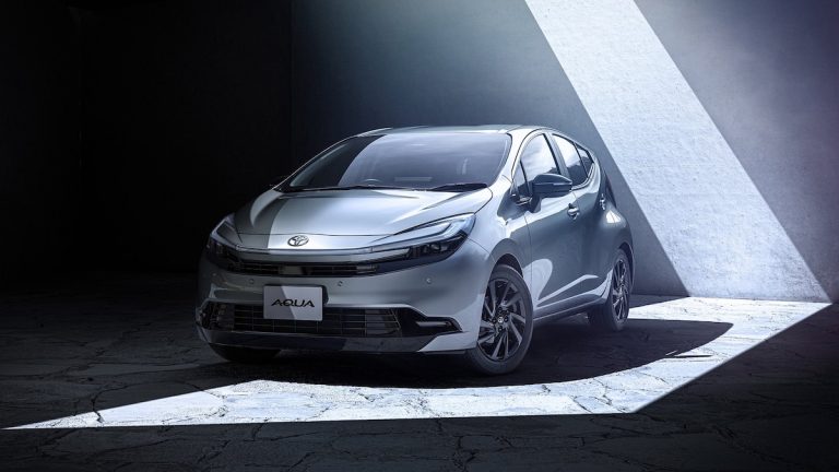 toyota-aqua.jpg