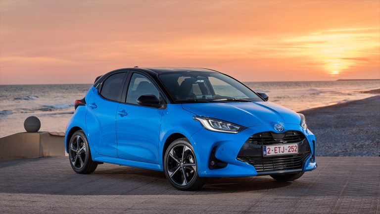 toyota-yaris-niebieska.jpg