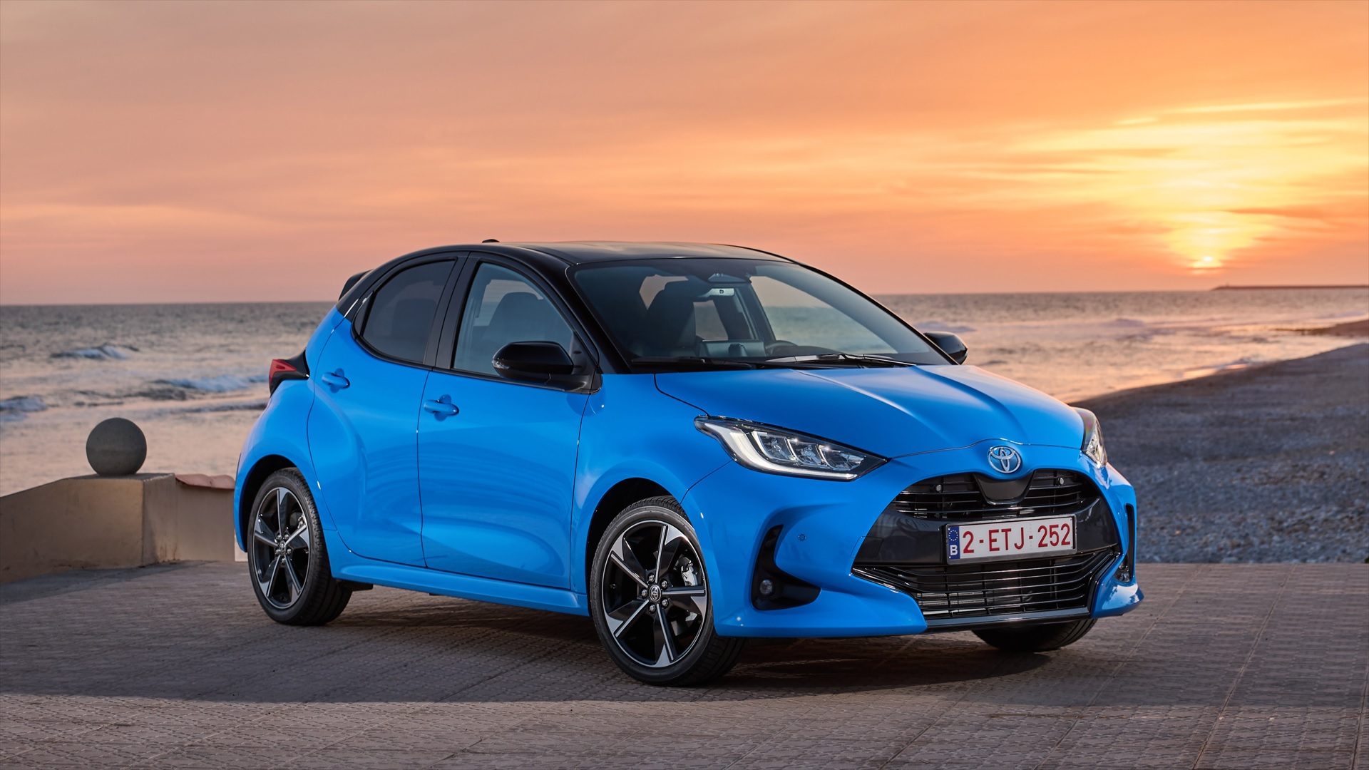 toyota-yaris-niebieska.jpg